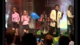 The Maisonettes - Heartache Avenue (TOTP 1982)