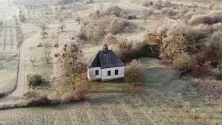 Im Winter: Ein Rundflug über die Hollarkapelle in Ockstadt