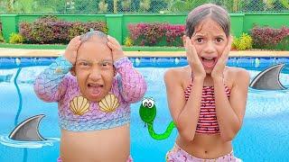 MC Divertida has fun in the pool with her friend Jessica - Família MC Divertida