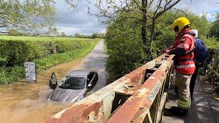 Unbelievable!! People never learn || Worcestershire FLOODS || Vehicles vs Deep Water Compilation