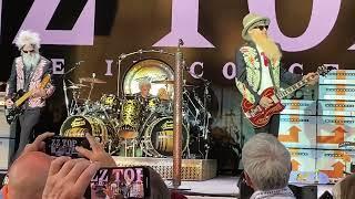 ZZ TOP „Sharp Dressed Man“ live in Wolfsburg Germany July 13th 2024