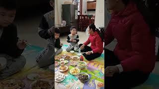 Đại gia đình ăn Tất Niên chào đón xuân Ất Tỵ 2025 Thành Tựu Như Ý