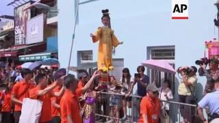 Raw: Hong Kong Celebrates Annual Bun Festival