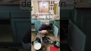 Decluttering and cleaning my kitchen (deep clean) #cleaning #decluttering #kitchen #kitchencleaning