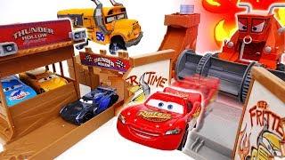 What is Wrong With The Track? Disney Cars, Prank of A Ghost - ToyMart TV