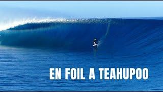 Matahi Drollet en foil dans un gros tube à Teahupoo