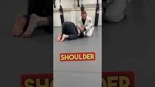 The importance of pinning the shoulder for omoplatas #bjj #bjjtechniques