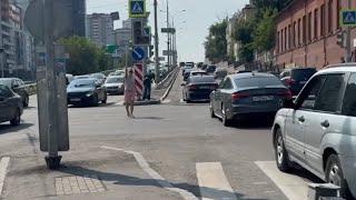 Регулировщика-любителя, подменившего на 50 минут ГАИшника, вызвали в мэрию. Real video