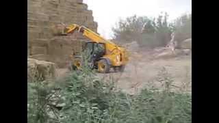 JCB Loadal work with square ballers