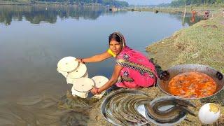 Big bami fish catching by river! New fishing technique in village,Fish curry cooking&eating in river