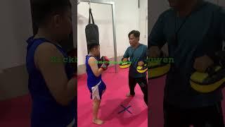 @Xử lý đòn tay và chân gọn gàng, đòn tay chắc, tuy chưa hoàn hảo.