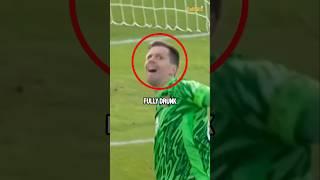 Szczęsny came back to football just to troll around. (Bro doesn’t care about any rules. )