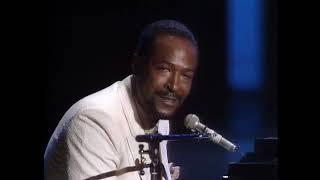 Marvin Gaye – What's Going On (Motown 25 TV Special)