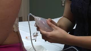 Cómo cuidar un sistema de drenaje de heridas postoperatorio y un apósito Cutie