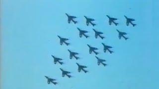 22 Hawker Hunters in formation loop