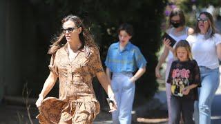 Jennifer Garner Gives The Kiddies A Tour Of Their Future Home