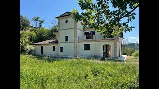 Charming TRADITINAL VILLA in stone and bricks in  the country side of ATRI, 15 min. from the coast.