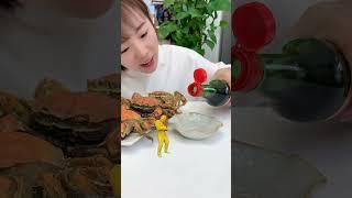 Crab |迷你猴哥大战螃蟹，结果被美女一起蒸熟，太搞笑啦~  #funny #Crab #shorts