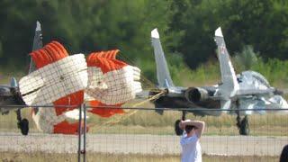 Pair performance Su-30 fighters at MAKS 2021.