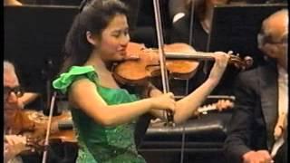 SARAH CHANG - MENDELSSOHN VIOLIN CONCERTO IN E MINOR - MVT. 2/3