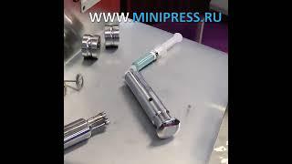 Автоматическое оборудование упаковки бутылок с таблетками в картонную коробку