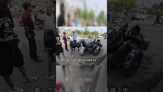 中国小哥骑摩托车环游尼泊尔，探访2500年猴庙为众人祈福