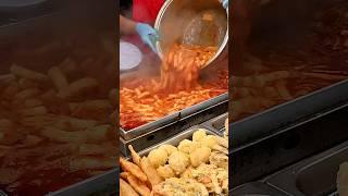 밀떡볶이 12판씩 팔리는 역대급 떡볶이집 / spicy rice cake -Tteokbokki / Korean Street Food