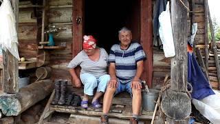 The difficult but happy life of an elderly couple in a house without light is Far from Civilization