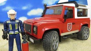 BRUDER Toys/Spielwaren deutsch: Land Rover Defender Station Feuerwehrauto 02596