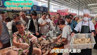 A huge market in Kunming, China, with street food gathering/4k