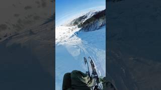 off the TOP at SCOTTS bowl! Soft snow & blue skies! #skiing #powday #parkcity