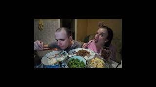 МУКБАНГ КУПАТЫ / ГРЕЧНЕВАЯ ЛАПША С СЫРОМ / САЛАТ МЯСНОЙ Mukbang АСМР #mukbang #food #asmr #shorts