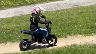 Carter tests the electric mini dirt bike Burromax TT750