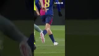 Rapha hits the post! 🪵 #fcbarcelona #shorts #laligahighlights