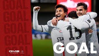 GOAL! Suphanat Mueanta maakt de 3 - 0 tegen KAS Eupen