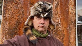 Making a coon skin hat