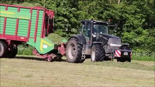 New Holland T7 270 x 2 and a Case IH Puma 210 with Strautmann wagons