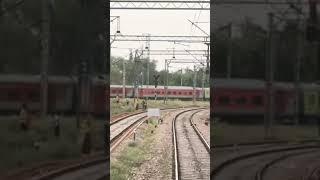 2 Trains Running Parallel ️️️️#shorts #youtubeshorts #indianrailways #viral #trending