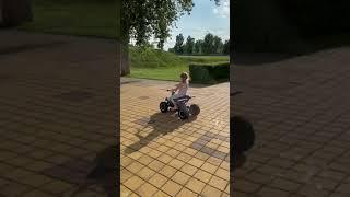 Автоледи за рулем квадрацикла  даст всем фору  научилась ездить 