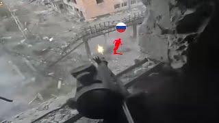  Ukraine War - Ukrainian Soldier Holds His Ground Against Russian Soldiers Storming His Position