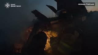 Атака дронами на Райське: надзвичайники вилучили тіло жінки з-під завалів та ліквідували пожежу