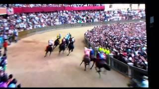 Palio di Siena luglio  2015 Tittia viene buttato a terra!!