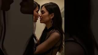 Secret lesbian kissing