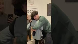 Her brother’s reaction to her pregnancy announcement is awesome ️