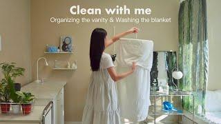 Clean with me. Organizing the vanity. Washing the blanket. Clean with me asmr. Korean living alone.