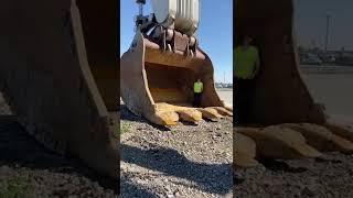 Big Machinery Modeling In a Liebherr Mining R9800 Bucket