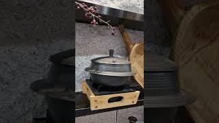무쇠솥 (cast iron cauldron)