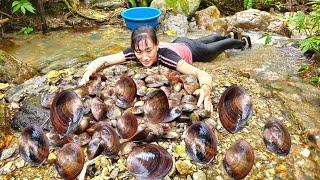 harvest huge oysters to sell at the market.take care of the pigs on the farm ;  Bàn Thị Diết