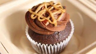 Dulce Vegan's Chocolate Caramel Cupcake Review