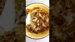 酸辣土豆丝拌饭！！！#抖音美食创作人 #抖音美食推荐官 #张拾亿拌饭#妈呀太香了 #我的乡村生活